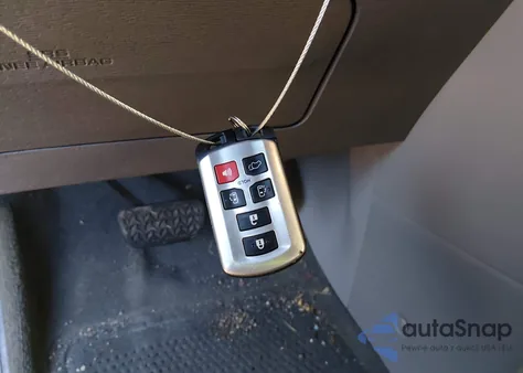 2017 Toyota Sienna Xle 8 Passenger z USA, uszkodzony, nr VIN 5TDYZ3DC6HS841439